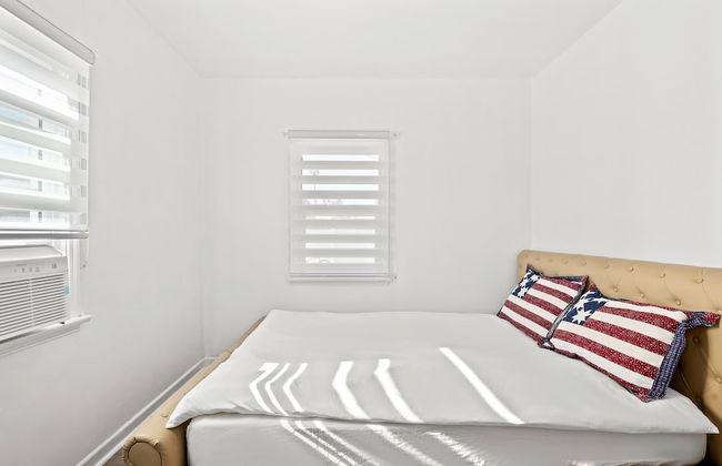 Comfortable Home Near LA With Full Kitchen & Laundry - Photo 11