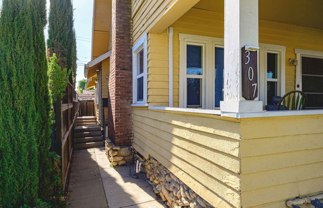 Comfortable Home Near LA With Full Kitchen & Laundry - Photo 1