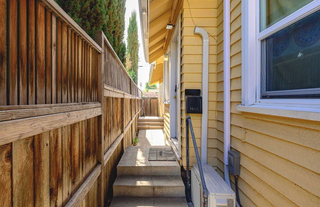 Comfortable Home Near LA With Full Kitchen & Laundry - Photo 35