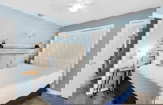 Foto 3 - Beachside Family Condo With Pool & Beach Access!