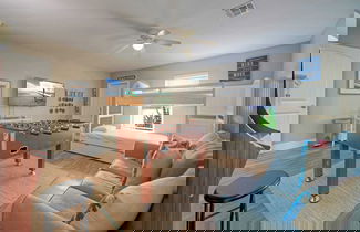 Foto 3 - The Beautiful Place by Avantstay Mins to Beach + Family-friendly Pool