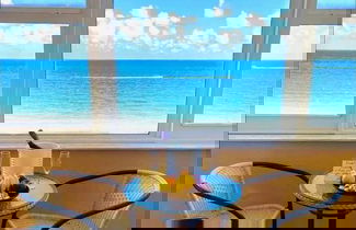 Foto 3 - Beachfront Escape Pool Stunning Beach Views