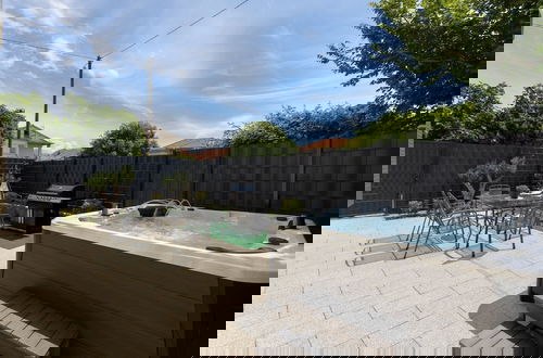 Foto 13 - Luxurious and Spacious Apartment With Hot Tub