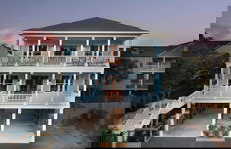 Foto 2 - Windward House by Avantstay Walk to Beach + Restaurants Saltwater Pool