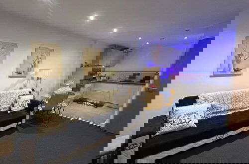 Photo 1 - Cozy Apartment 5 min Walk From Manchester Arena