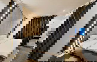 Photo 2 - Imperio Apartments