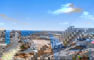 Foto 1 - 2BR Ocean Penthouse: Private Terrace & Hot Tub