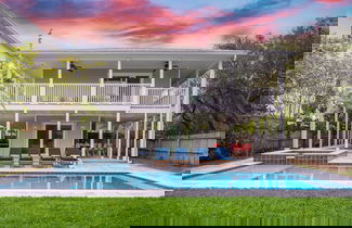 Foto 1 - Dolphin Days by Avantstay Pool 0 2mi to Beach