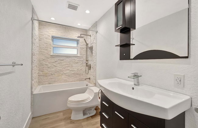 Waterfront Paradise Chic 3 BDR - Photo 24