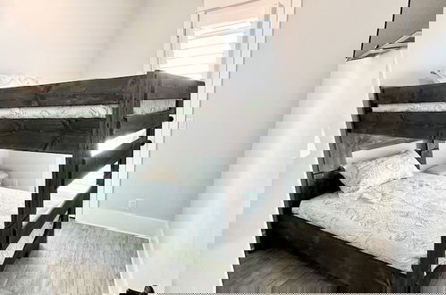 Foto 14 - Casamigos 6 Bedroom Home by RedAwning