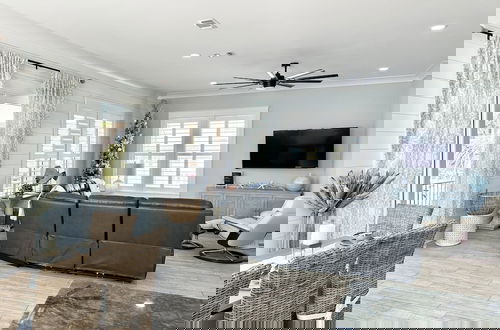 Foto 36 - Casamigos 6 Bedroom Home by RedAwning