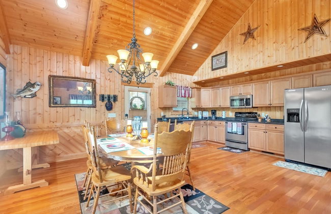 Cozy Mountain Retreat W/ Scenic Views 3 Bedroom Home by RedAwning - Photo 8