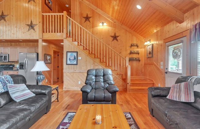 Cozy Mountain Retreat W/ Scenic Views 3 Bedroom Home by RedAwning - Photo 15
