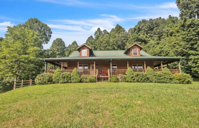 Cozy Mountain Retreat W/ Scenic Views 3 Bedroom Home by RedAwning - Photo 26