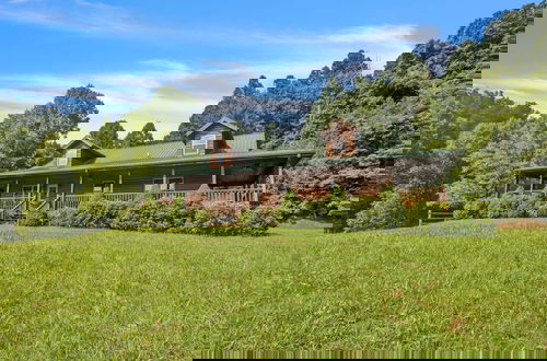 Foto 27 - Cozy Mountain Retreat W/ Scenic Views 3 Bedroom Home by RedAwning