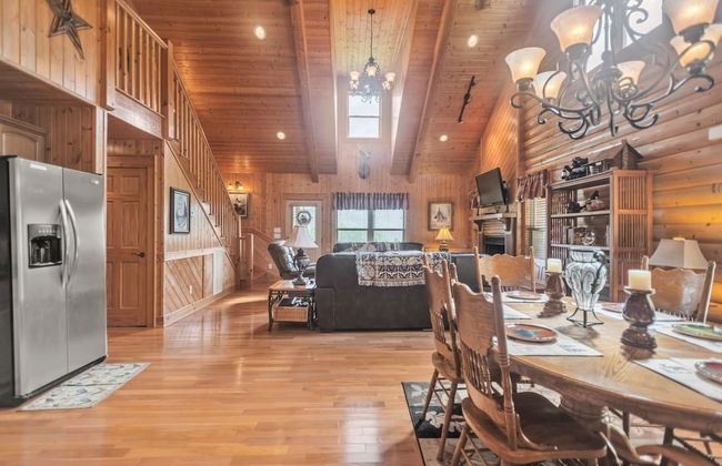 Cozy Mountain Retreat W/ Scenic Views 3 Bedroom Home by RedAwning - Photo 23