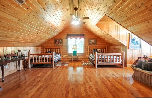 Cozy Mountain Retreat W/ Scenic Views 3 Bedroom Home by RedAwning - Photo 7