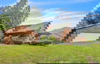 Foto 1 - Cozy Mountain Retreat W/ Scenic Views 3 Bedroom Home by RedAwning