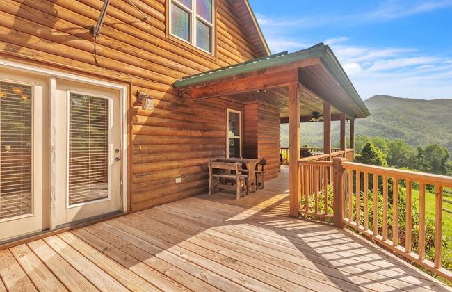 Cozy Mountain Retreat W/ Scenic Views 3 Bedroom Home by RedAwning - Photo 25