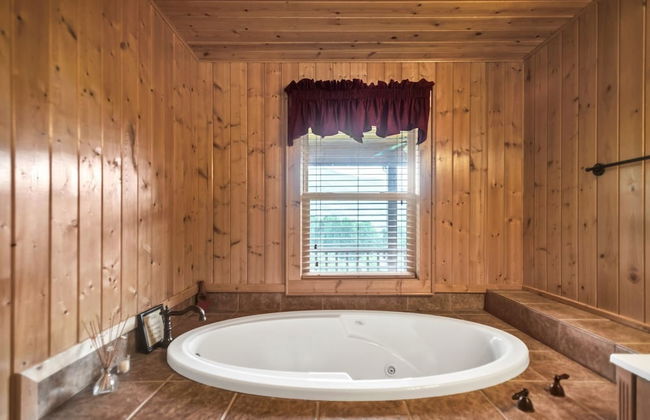 Cozy Mountain Retreat W/ Scenic Views 3 Bedroom Home by RedAwning - Photo 22