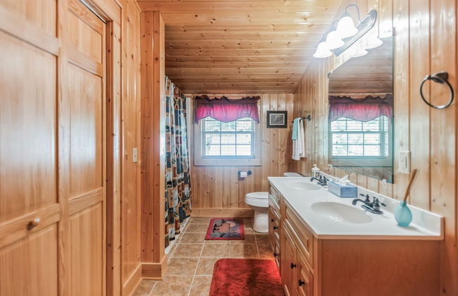 Cozy Mountain Retreat W/ Scenic Views 3 Bedroom Home by RedAwning - Photo 18