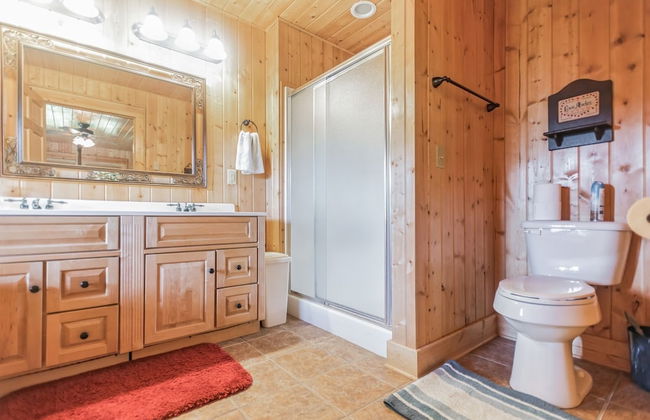 Cozy Mountain Retreat W/ Scenic Views 3 Bedroom Home by RedAwning - Photo 17