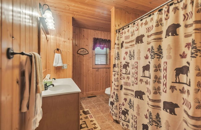 Cozy Mountain Retreat W/ Scenic Views 3 Bedroom Home by RedAwning - Photo 21