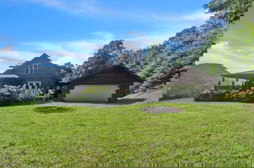 Foto 28 - Cozy Mountain Retreat W/ Scenic Views 3 Bedroom Home by RedAwning