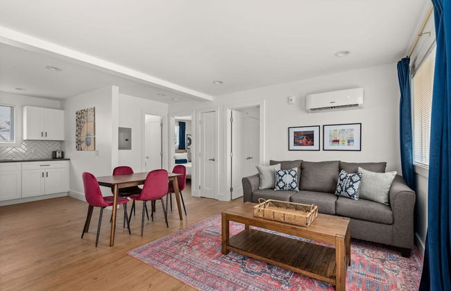 Nashville Living: A Stylish Escape 2 Bedroom Apts - Photo 29
