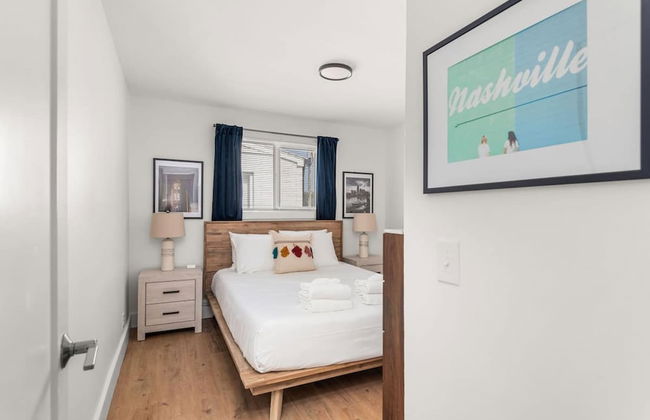 Nashville Living: A Stylish Escape 2 Bedroom Apts - Photo 3