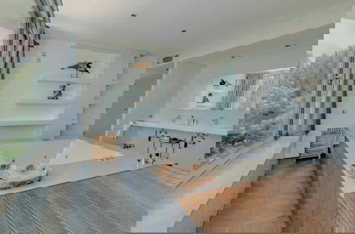 Foto 29 - Modern Villa With Indoor Pool