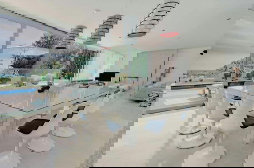 Foto 32 - Modern Villa With Indoor Pool