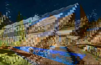 Foto 1 - Modern Villa With Indoor Pool