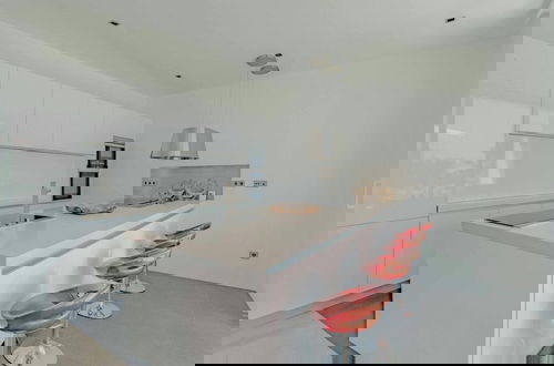 Foto 21 - Modern Villa With Indoor Pool