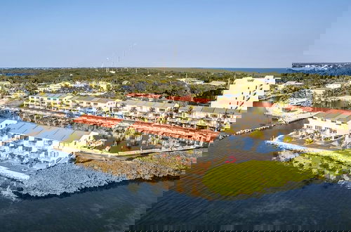 Foto 37 - Bayfront Townhome With Boat Slip, Pool And Beach 2 Bedroom Townhouse by RedAwning