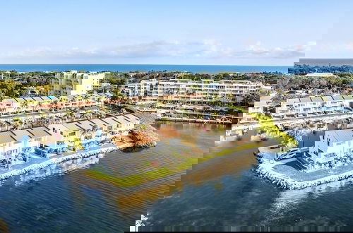 Foto 29 - Bayfront Townhome With Boat Slip, Pool And Beach 2 Bedroom Townhouse by RedAwning