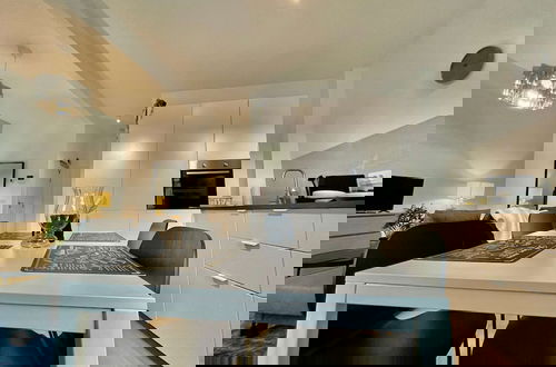 Foto 20 - Luxury Dlx 1BR Near Fashion District by Oneluxstay