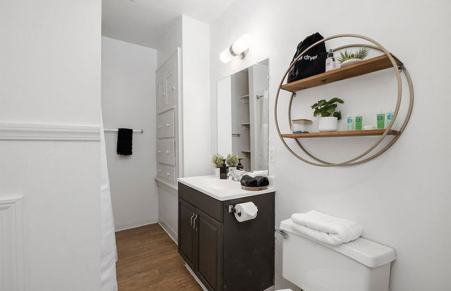 Pet-friendly Furnished Apt Near Emu Free Parking 2 Bedroom Apts - Photo 9