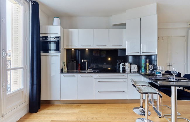 Superb Arc de Triomphe Apartment - Photo 9