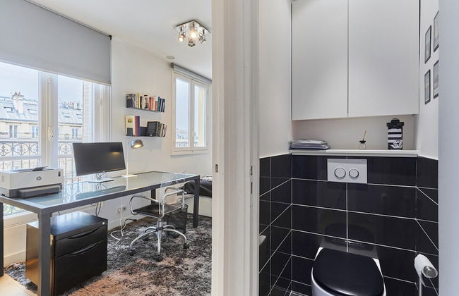 Superb Arc de Triomphe Apartment - Photo 18