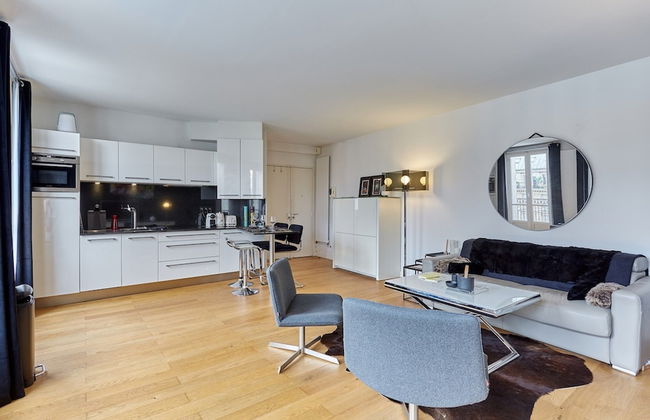 Superb Arc de Triomphe Apartment - Photo 12