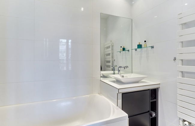 Superb Arc de Triomphe Apartment - Photo 15