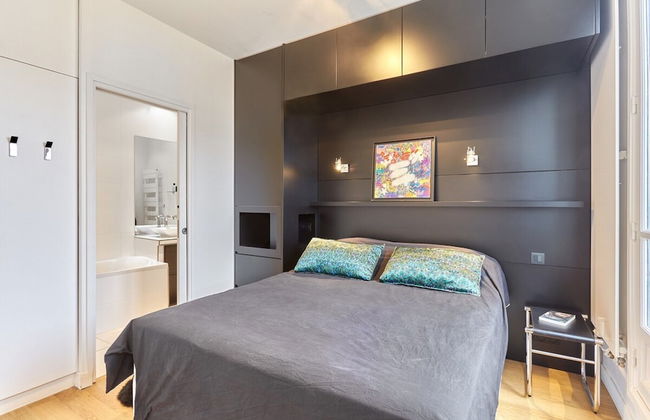 Superb Arc de Triomphe Apartment - Photo 4