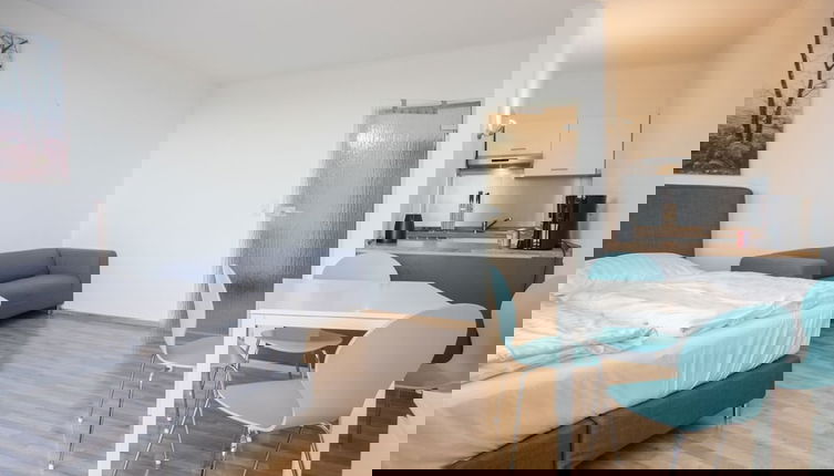 Foto 1 - Apartment With Balcony Near Forest
