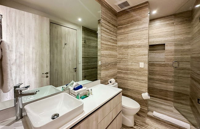 3BR Ground Floor Condo With Direct Pool Access - Photo 53