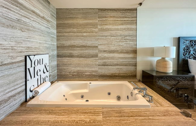 3BR Ground Floor Condo With Direct Pool Access - Photo 34