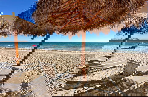 Foto 33 - Oceanfront Vibes Iconic Beachside Getaway