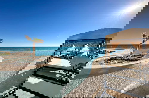 Foto 34 - Oceanfront Vibes Iconic Beachside Getaway