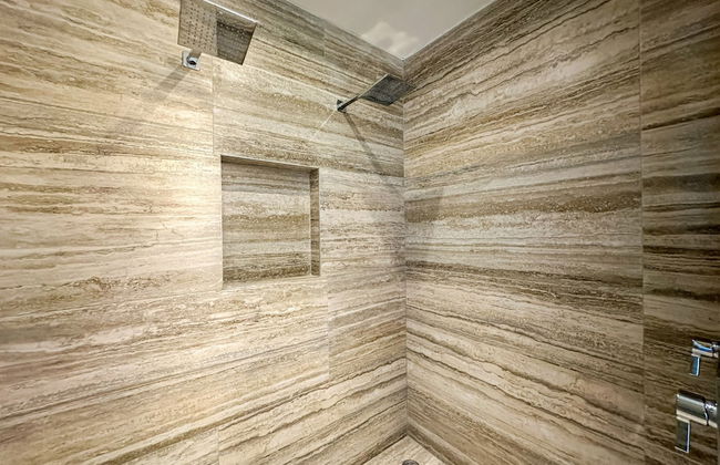 3BR Ground Floor Condo With Direct Pool Access - Photo 36