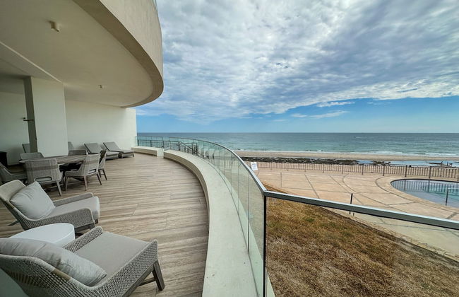 3BR Ground Floor Condo With Direct Pool Access - Photo 9